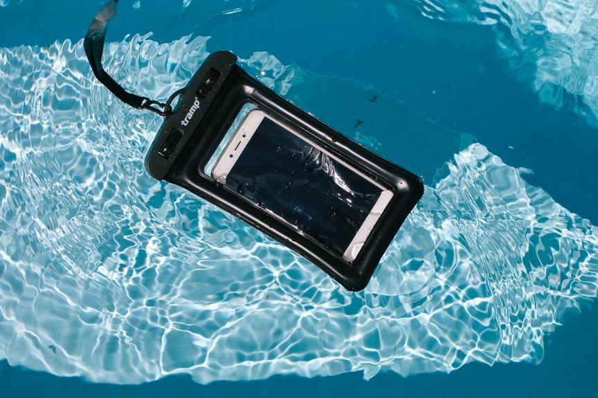 Гермопакет Tramp для мобильного телефона плавающий 10,7х18 cм