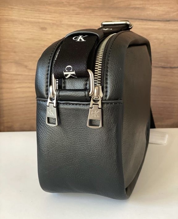 Женская сумка Calvin Klein Ultralight Dbl Zip Camera Bag21 K60K610326