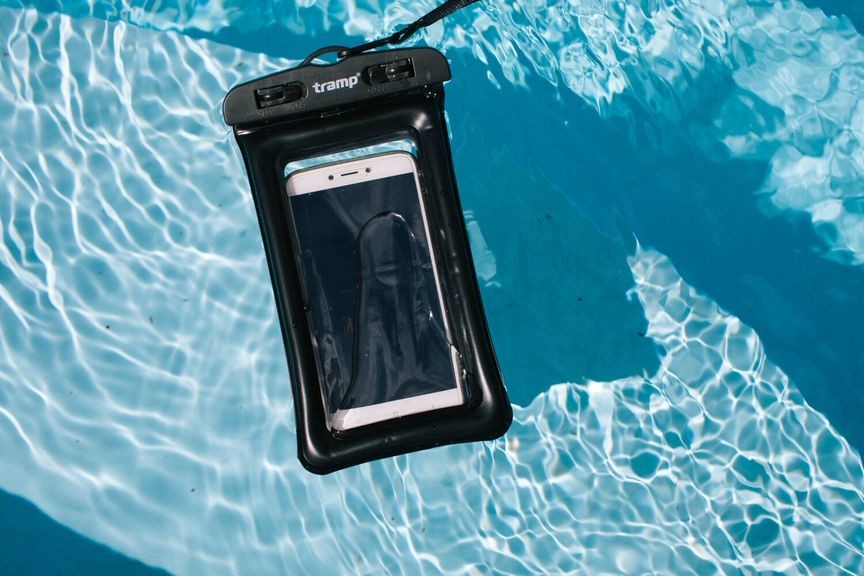 Гермопакет Tramp для мобильного телефона плавающий 10,7х18 cм