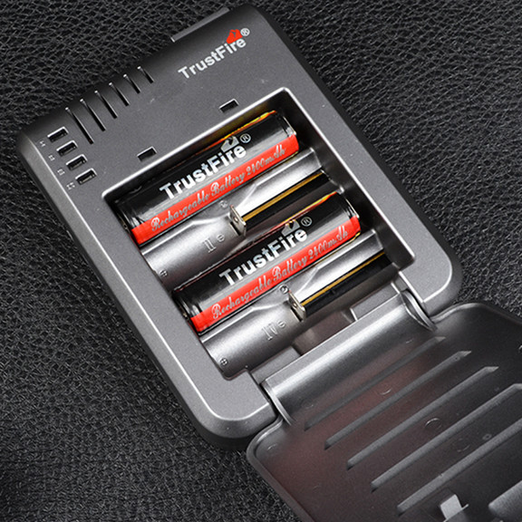 Зарядное устройство TrustFire TR-003 P4 для литиевых аккумуляторов (4 канала)
