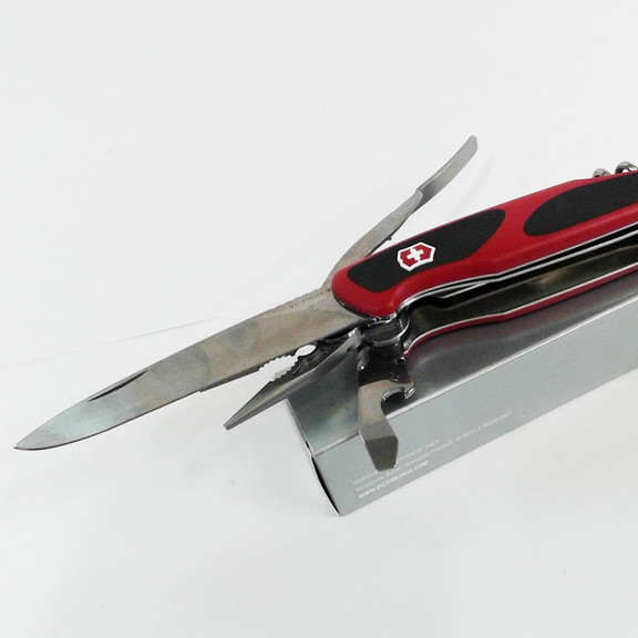 Нож складной, мультитул Victorinox Rangergrip 74 (130 мм, 14 функций)