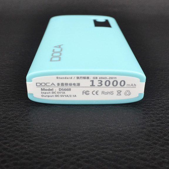 Внешнее зарядное устройство Power Bank DOCA D566II с LED дисплеем (13000mAh)