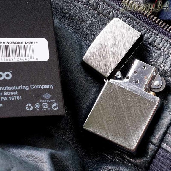 Зажигалка Zippo Reg Herringbone Sweep, 24648