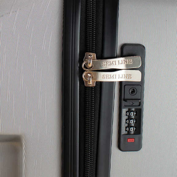 Чемодан Semi Line 28