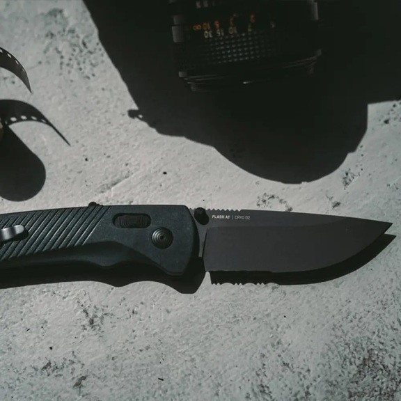 Складаний ніж SOG Flash AT (Partially Serrated)