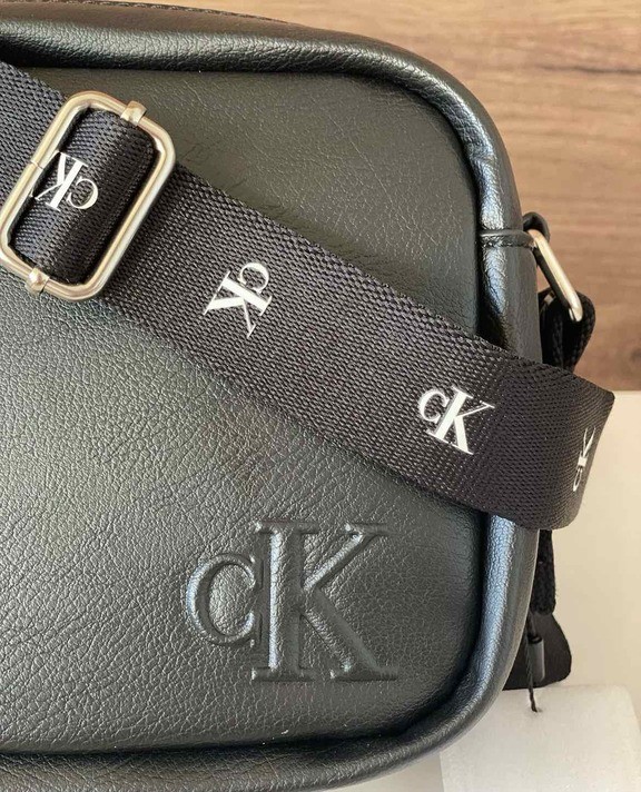 Жіноча сумочка Calvin Klein Ultralight Dbl Zip Camera Bag21 K60K610326